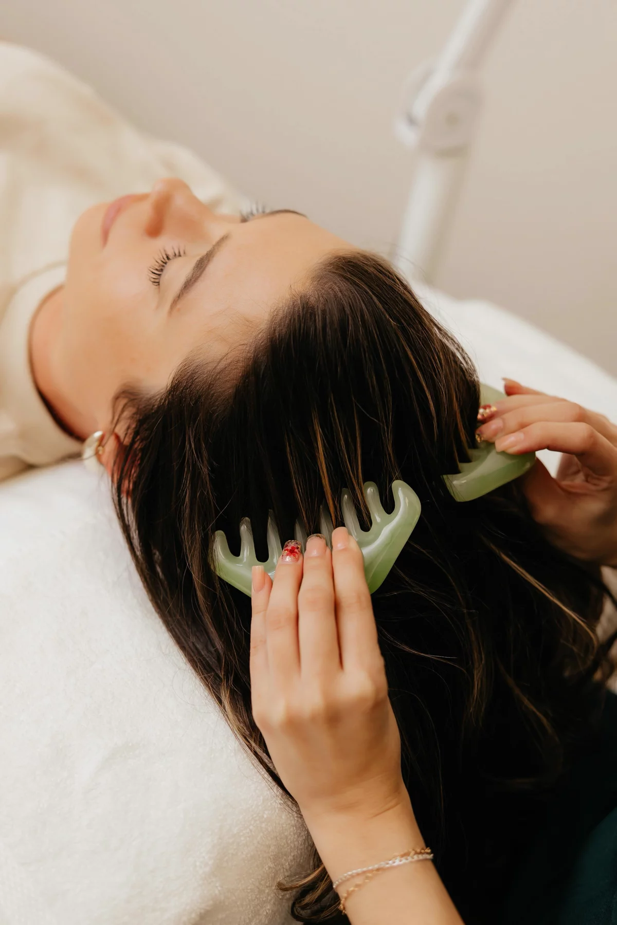 REDUCE ACNE, GAIN CONFIDENCE